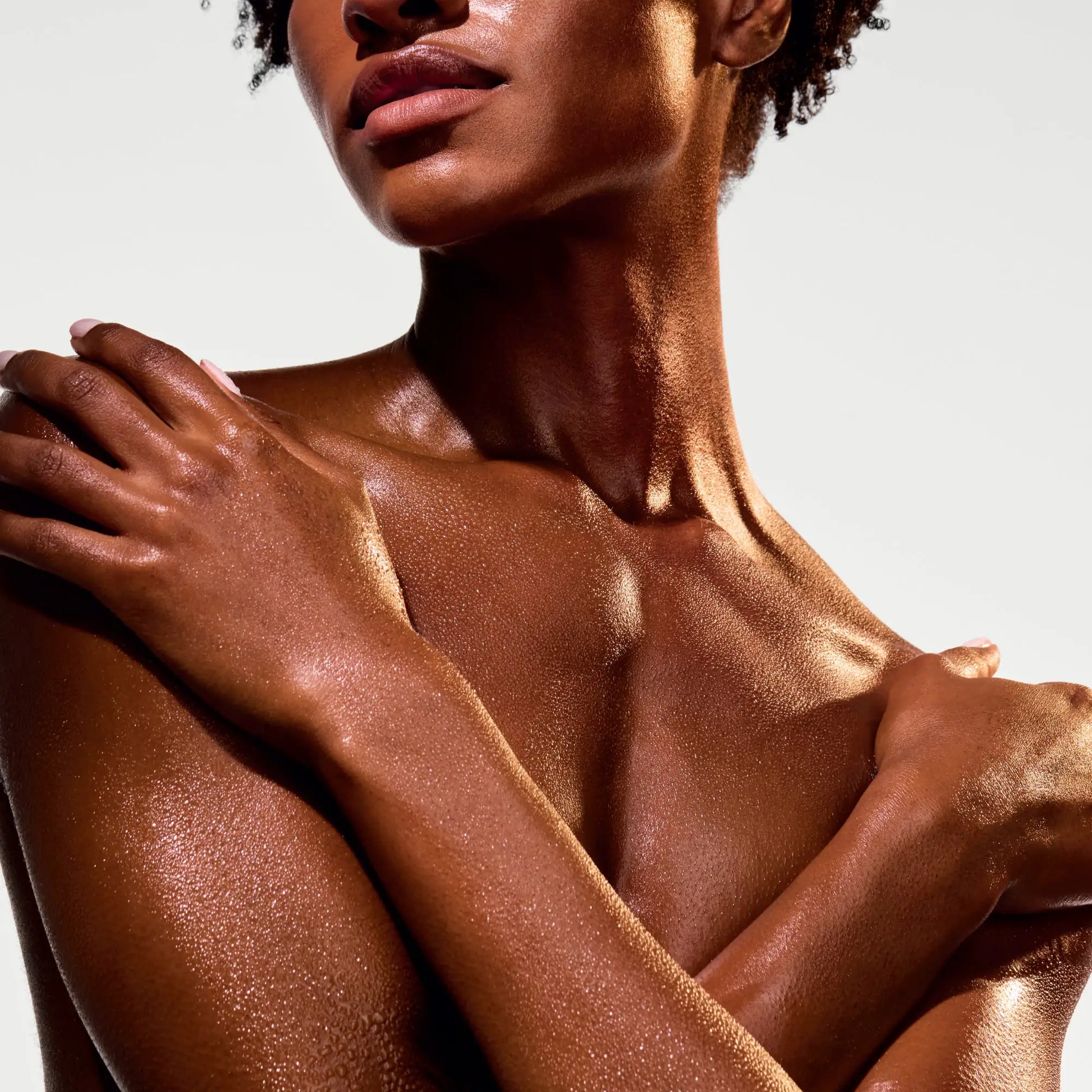 the-glow-getter-multi-oil-body-scrub-i5 NATR-40028-Alt-Image-The_Glow_Getter_Multi-Oil_Body_Scrub-06_1.webp